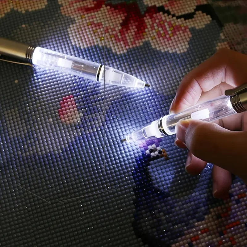 Embroidery Garments - LEDライト付きダイヤモンドペインティングペン 1本 照明付きドリルペン DIYクロスステッチ刺繍モザイククラフト縫製ステッチ手作り用