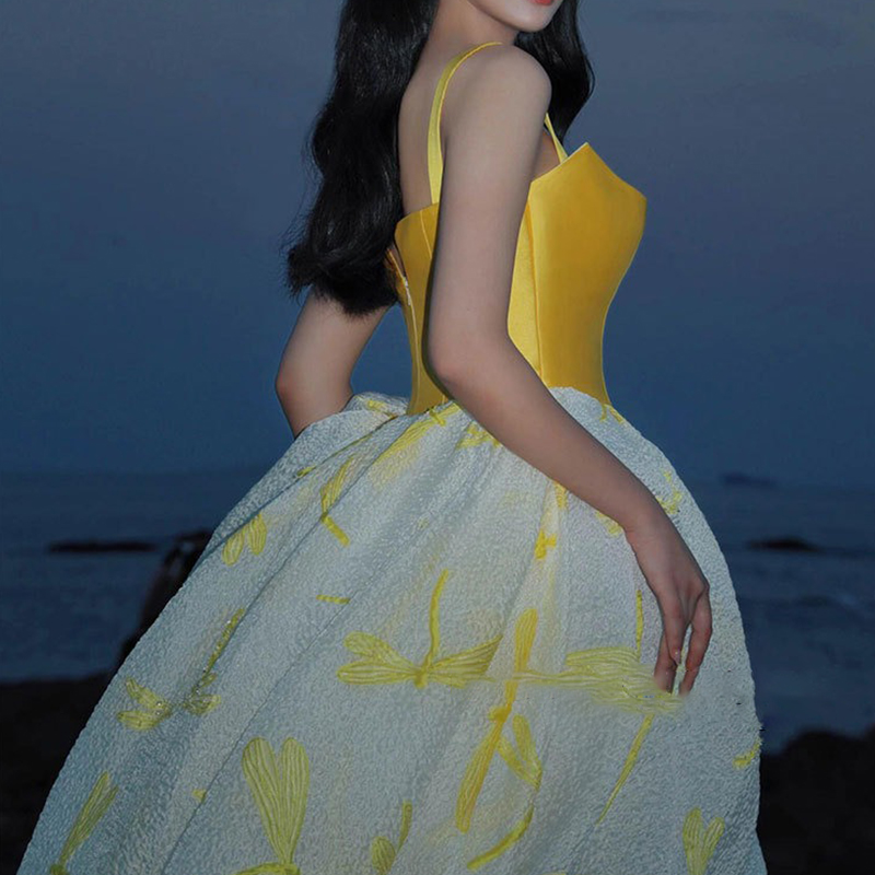 エレガントなイエローサテントップページェントウェディングゲス - Embroidery Yellow Dress のレビューと価格